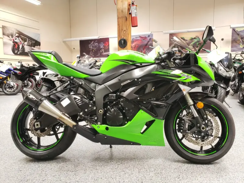 2011 Kawasaki Ninja ZX6R (1K original miles)