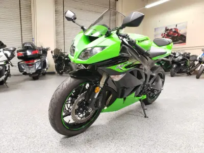 2011 Kawasaki Ninja ZX6R (1K original miles)