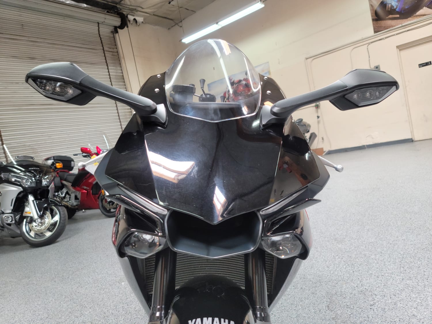 2015 Yamaha R1 RAVEN | AK Motors