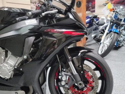 2015 Yamaha R1 RAVEN