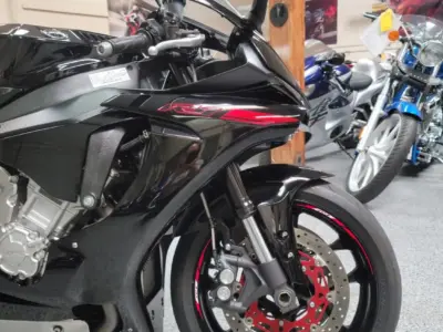 2015 Yamaha R1 RAVEN