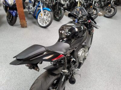 2015 Yamaha R1 RAVEN