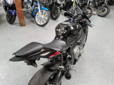 2015 Yamaha R1 RAVEN