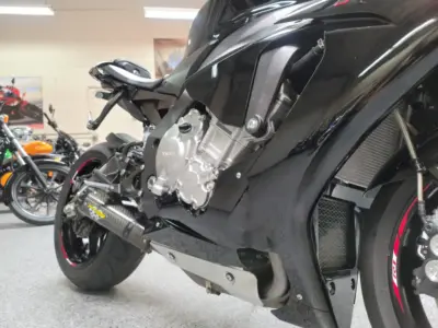 2015 Yamaha R1 RAVEN
