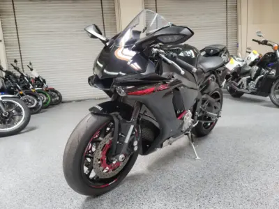 2015 Yamaha R1 RAVEN
