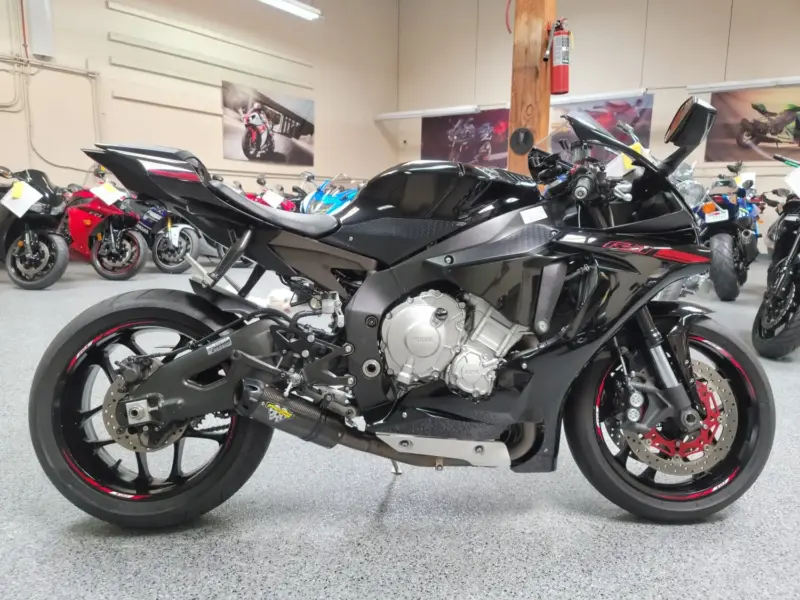 2015 Yamaha R1 RAVEN