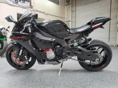 2015 Yamaha R1 RAVEN
