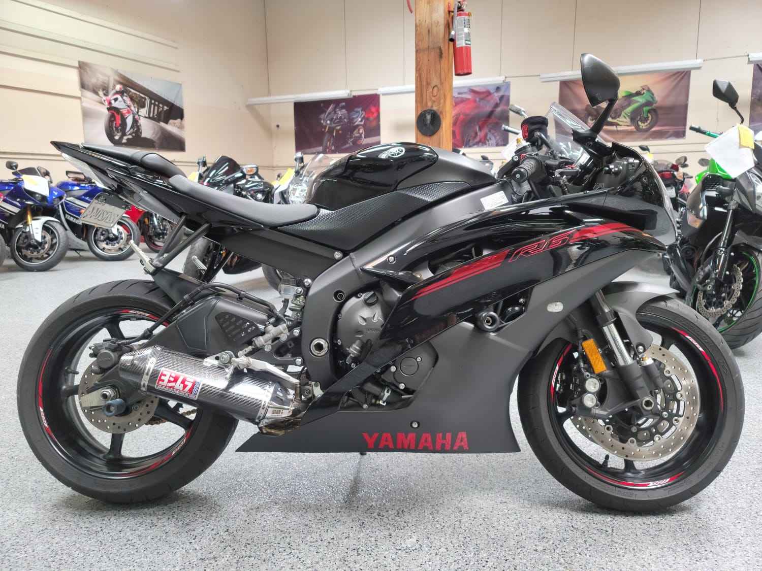 yamaha r6 black and red