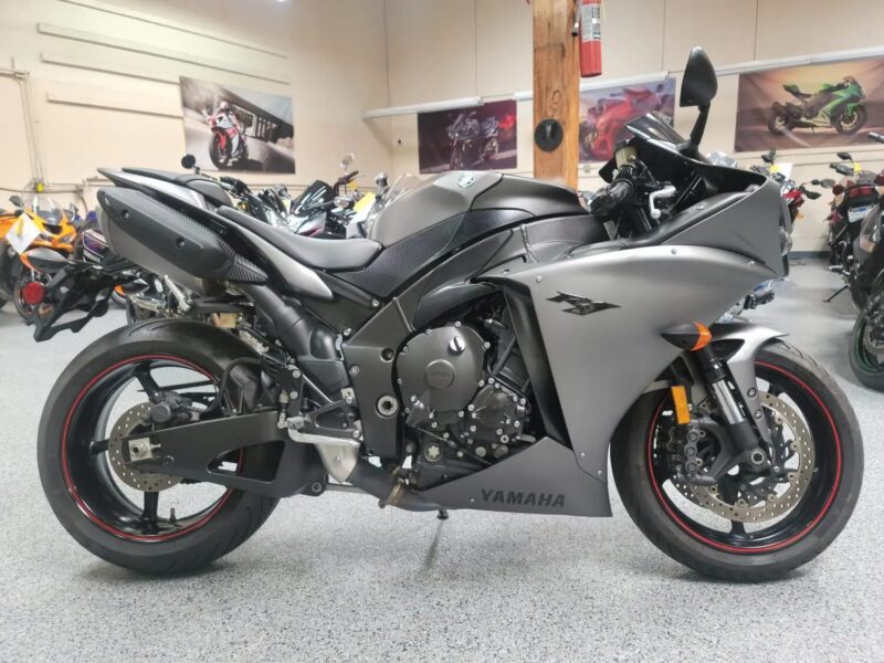 2013 Yamaha R1 Crossplane