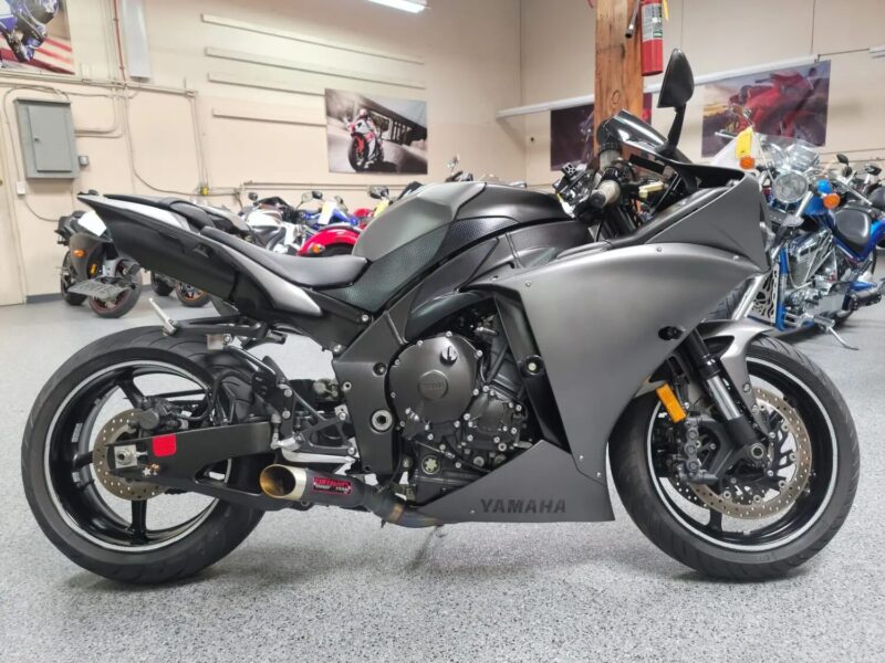 2013 Yamaha R1 Crossplane