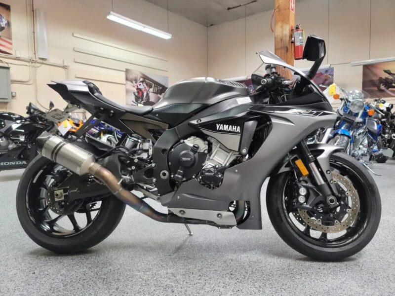 2016 Yamaha R1