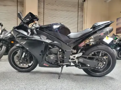2010 Yamaha R1 RAVEN