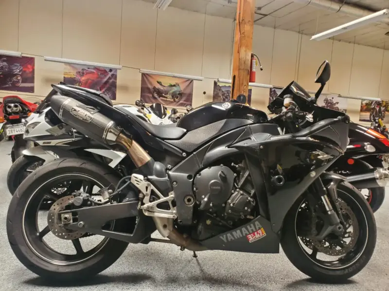 2010 Yamaha R1 RAVEN
