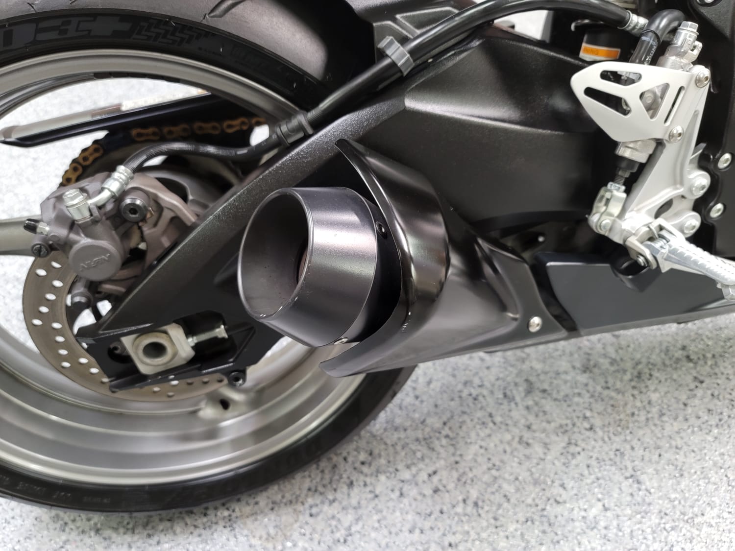 2011 gsxr 750 exhaust