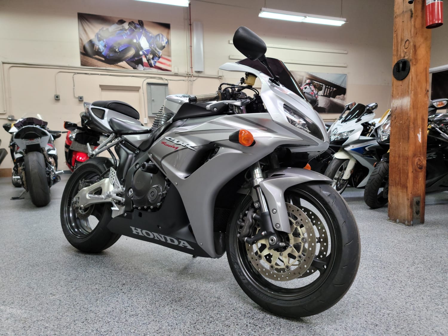 Honda cbr1000rr 2006 характеристики