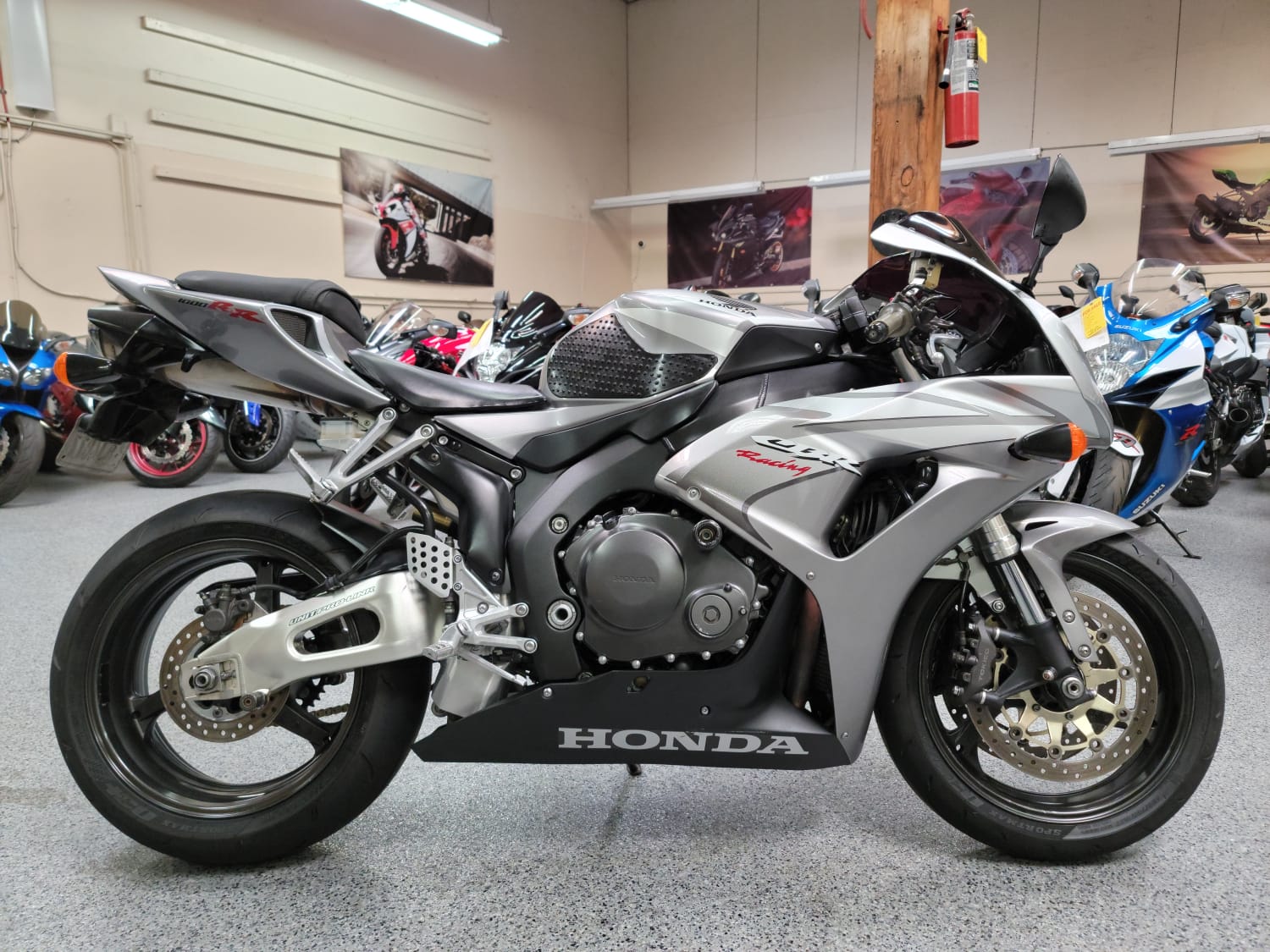 Honda cbr1000rr 2006 характеристики