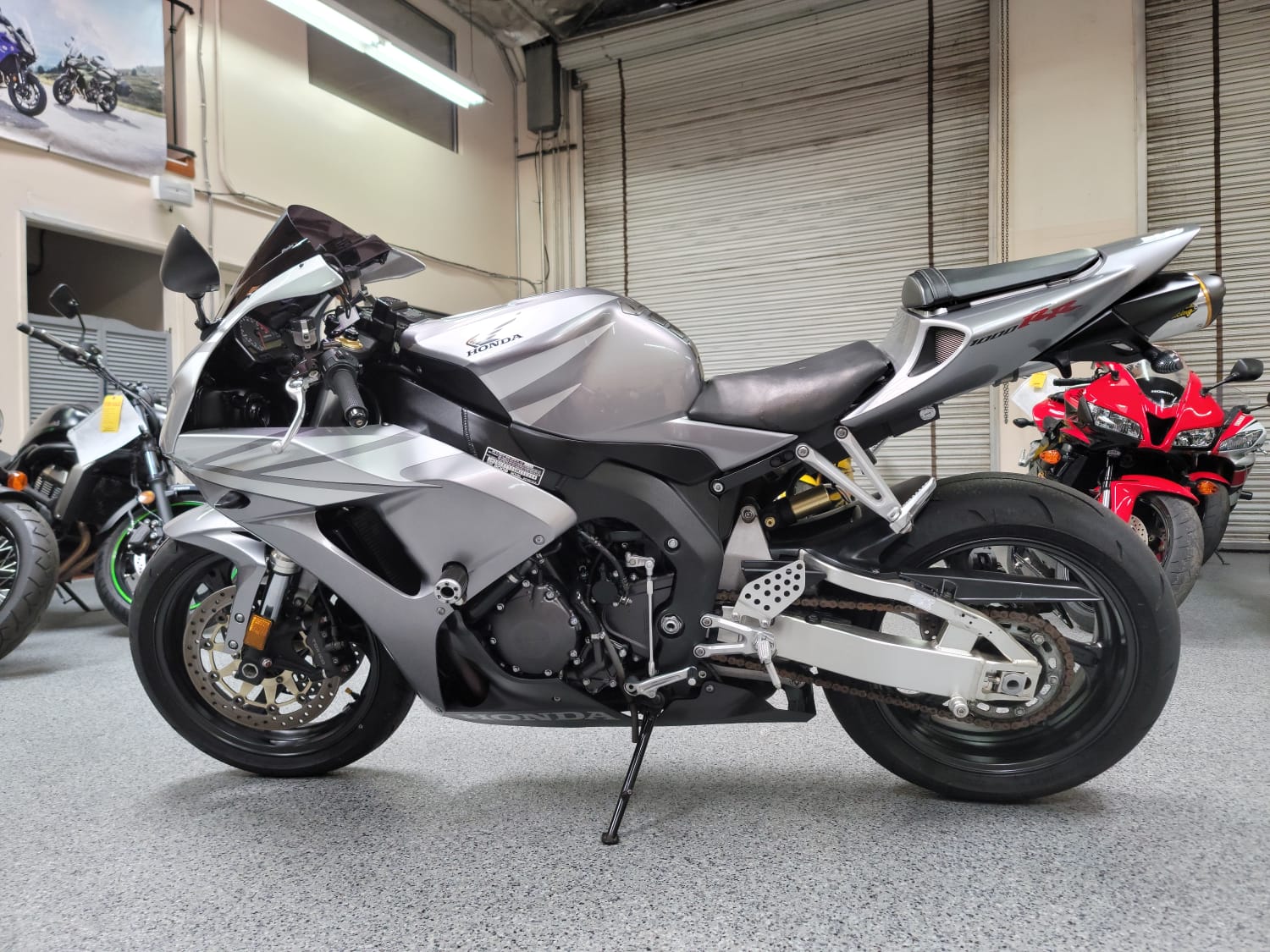 Honda cbr1000rr 2006 характеристики