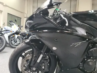 2011 Yamaha R1 Crossplane Raven