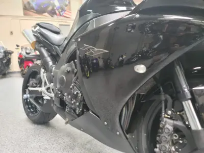 2011 Yamaha R1 Crossplane Raven