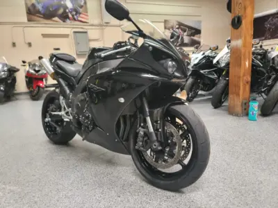 2011 Yamaha R1 Crossplane Raven