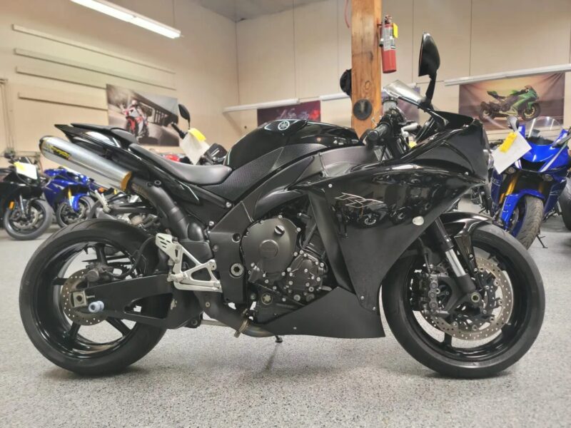 2011 Yamaha R1 Crossplane Raven
