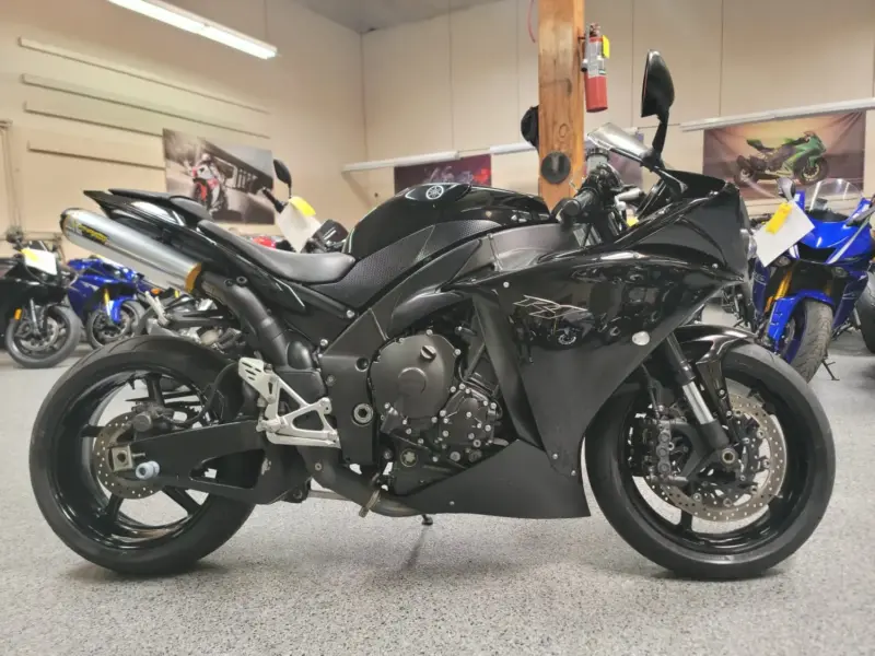 2011 Yamaha R1 Crossplane Raven