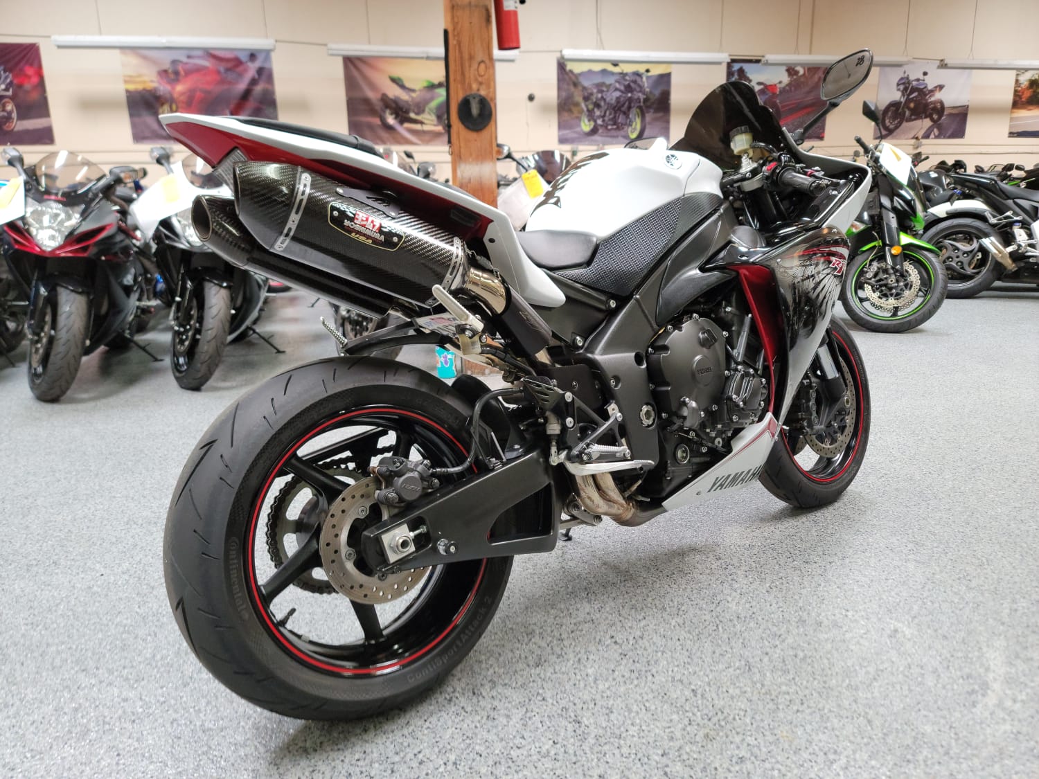 2012 Yamaha R1 Crossplane RAVEN EDITION - AK Motors