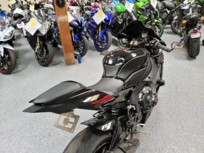 2015 Yamaha R1 RAVEN