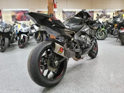 2015 Yamaha R1 RAVEN