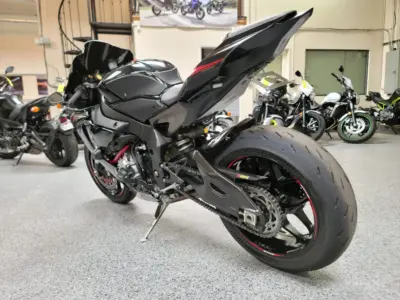 2015 Yamaha R1 RAVEN