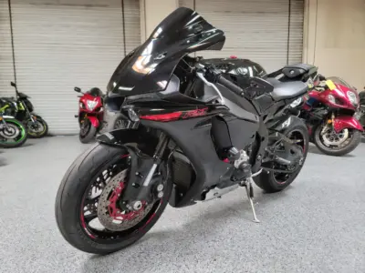 2015 Yamaha R1 RAVEN