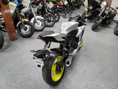2017 Yamaha R6 PEARL WHITE