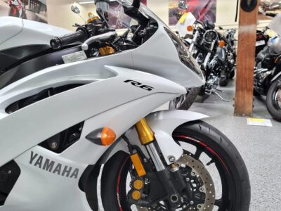2015 Yamaha R6 Pearl White
