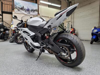 2015 Yamaha R6 Pearl White