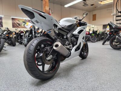 2015 Yamaha R6 Pearl White