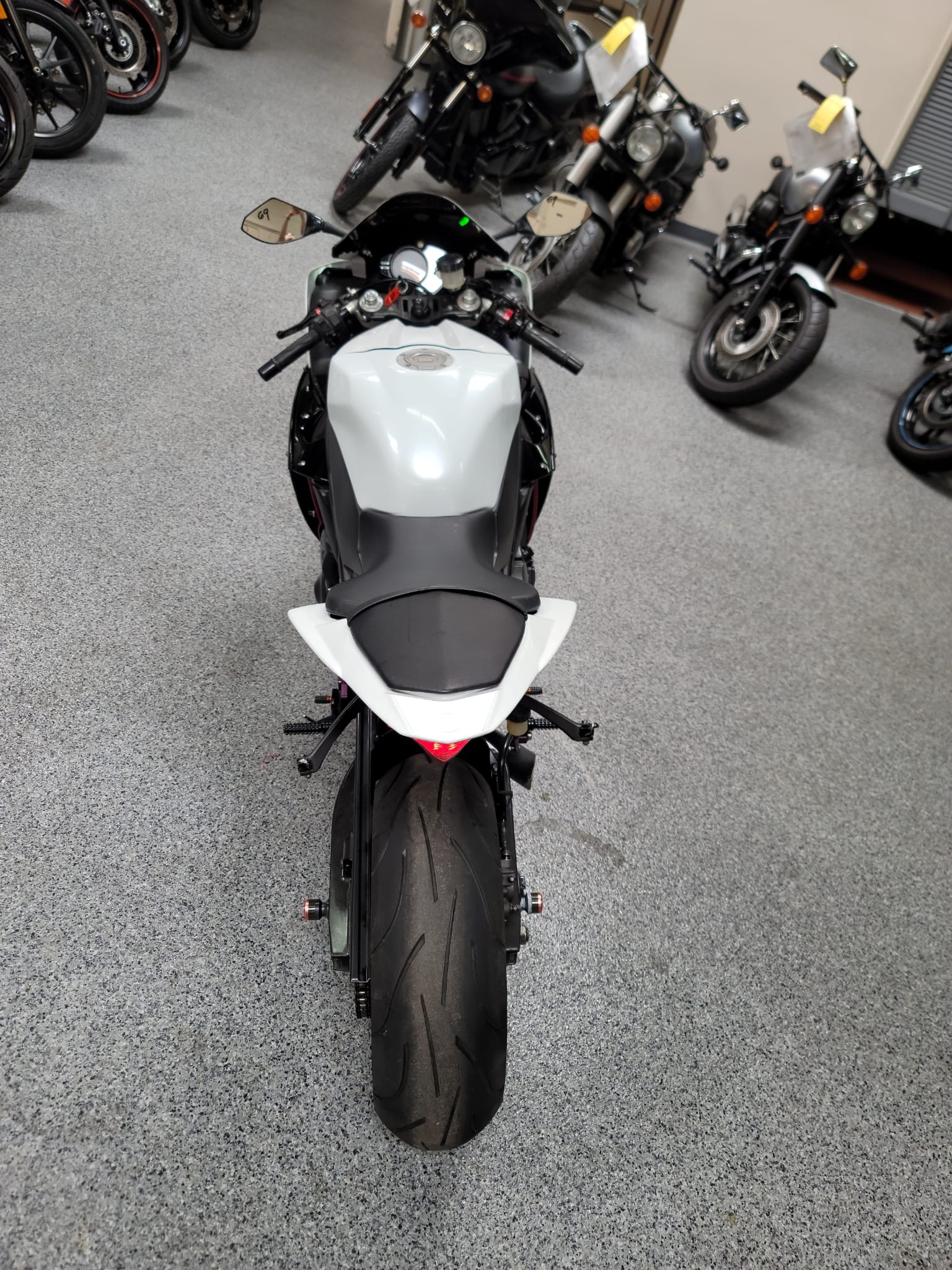 2012 Yamaha R1 RAVEN - AK Motors