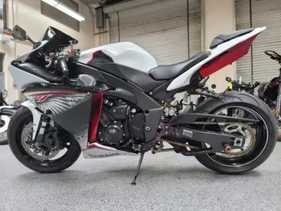 2012 Yamaha R1 RAVEN