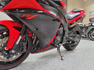 2013 Yamaha R1 RAVEN