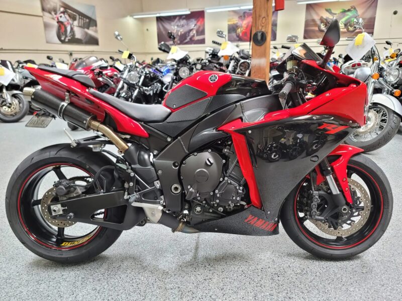 2013 Yamaha R1 RAVEN