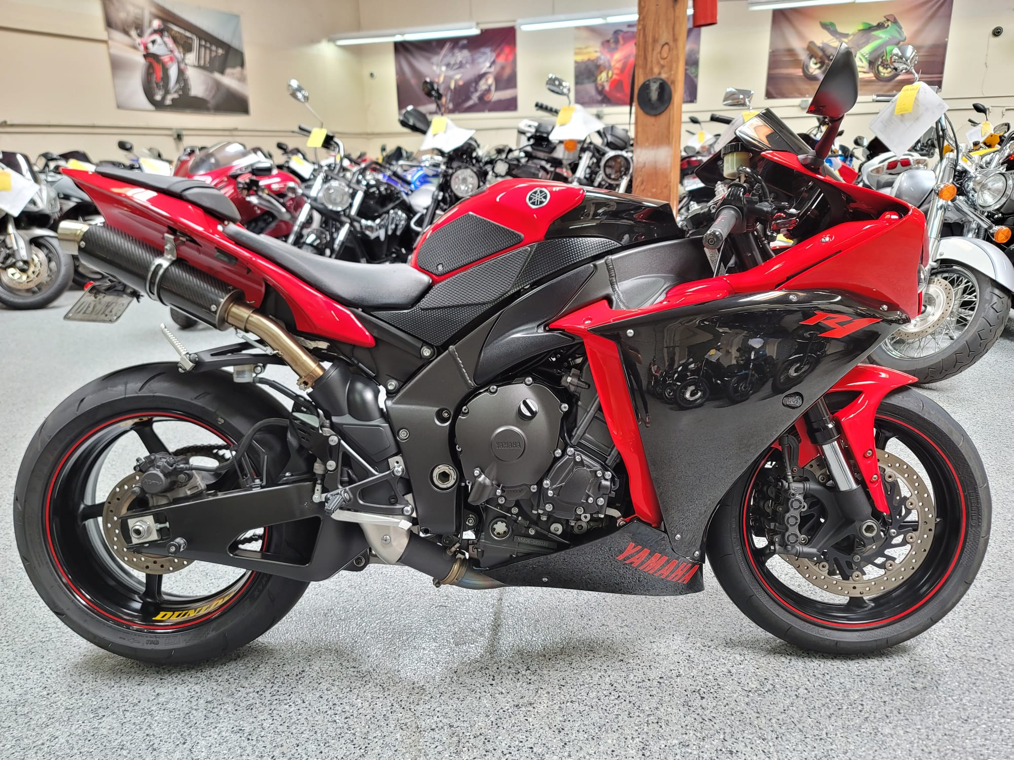 2013 Yamaha R1 RAVEN - AK MotorsAK Motors