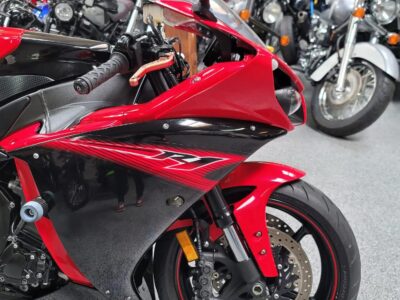 2013 Yamaha R1 RAVEN