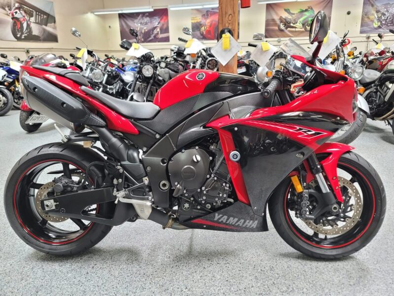 2013 Yamaha R1 RAVEN