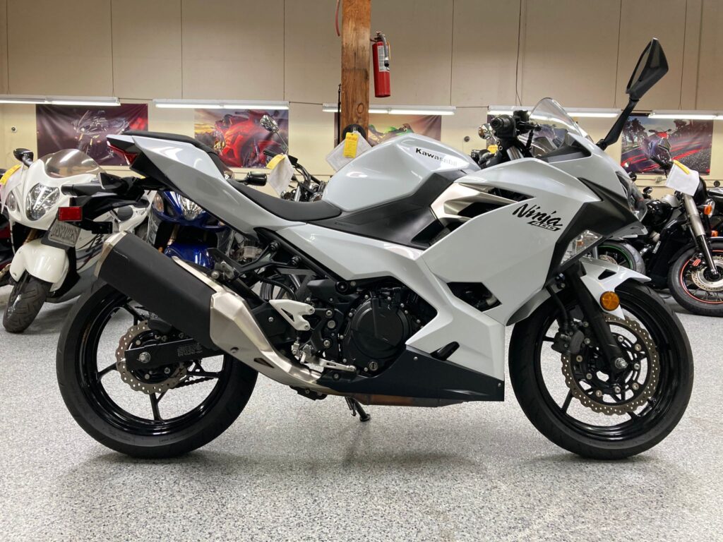 2020 Kawasaki Ninja 400 PEARL WHITE - AK MotorsAK Motors