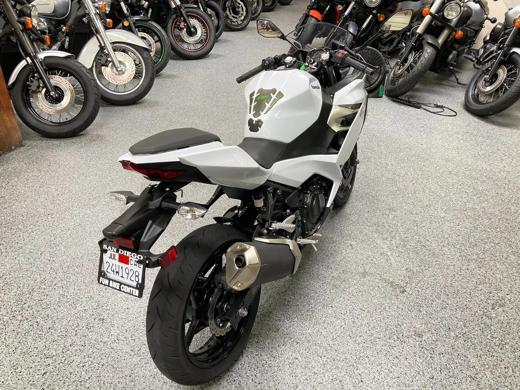 2020 Kawasaki Ninja 400 PEARL WHITE - AK MotorsAK Motors