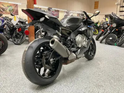 2016 Yamaha R1