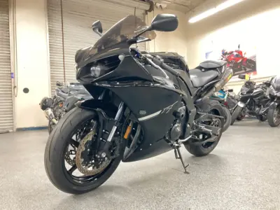 2012 Yamaha R1 RAVEN