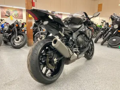 2017 Yamaha R1
