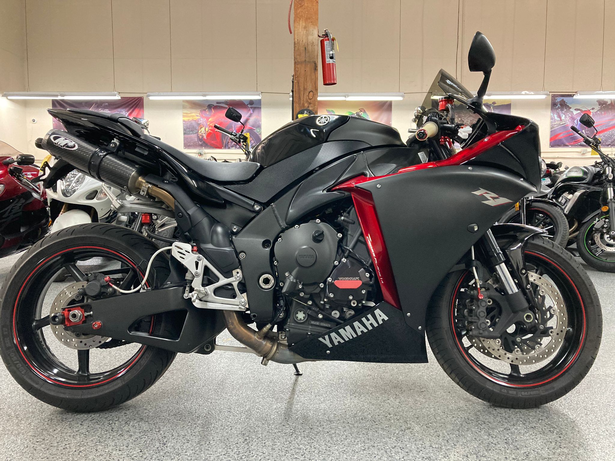 2009 Yamaha R1 Crossplane Raven - AK MotorsAK Motors