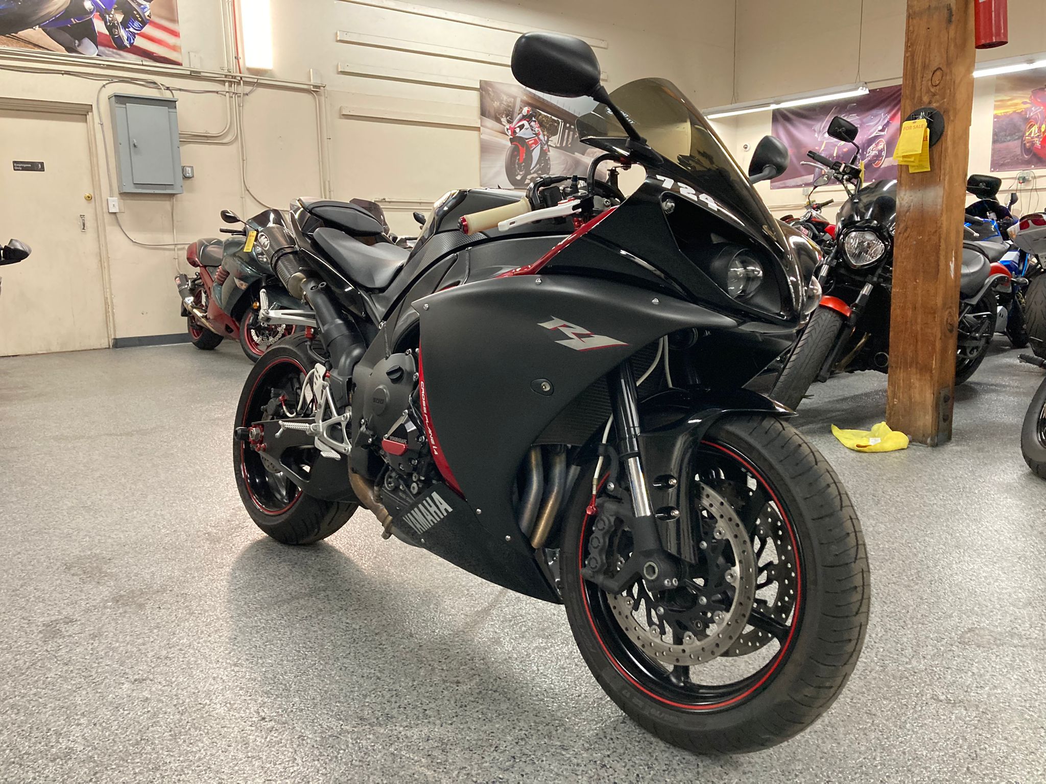 2009 Yamaha R1 Crossplane Raven - AK Motors