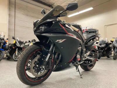 2009 Yamaha R1 Crossplane Raven